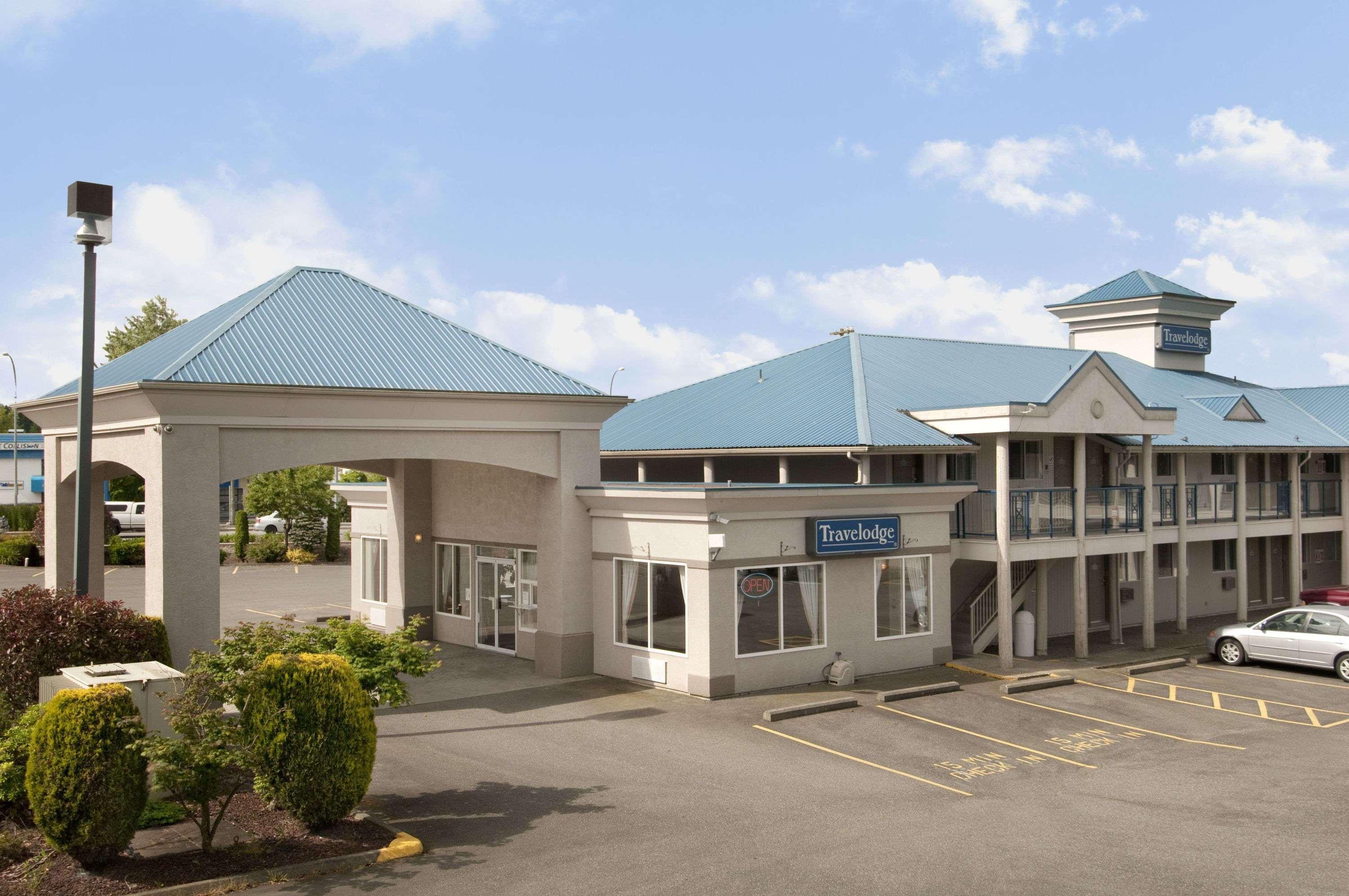 Travelodge By Wyndham Langley Exterior photo